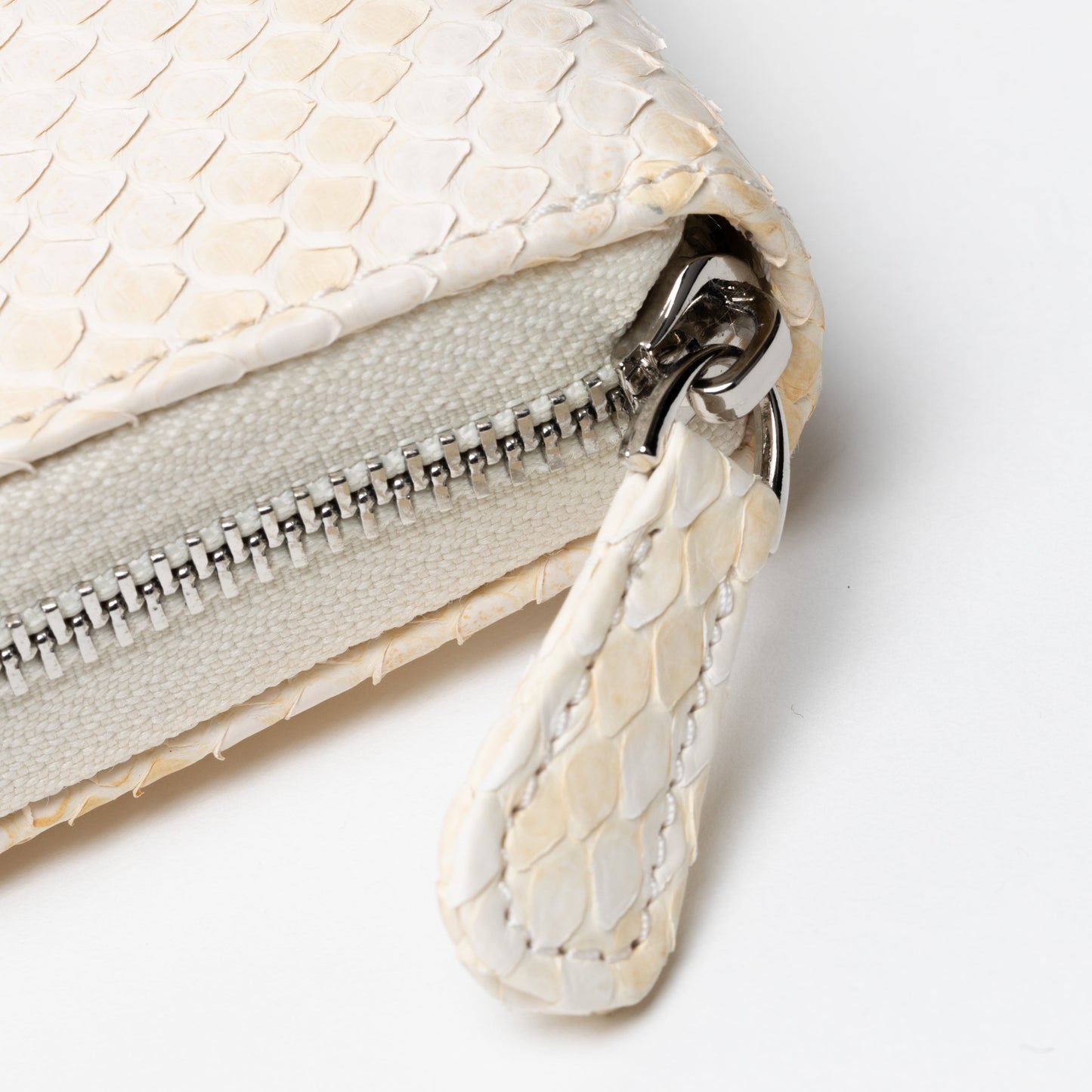 【在庫品】和トモス:本格モラレスパイソン長財布。ホワイト柄で日本初上陸!(BEL-001)