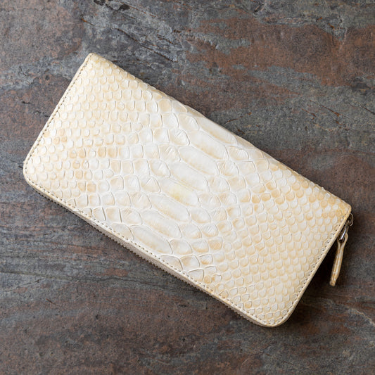 【在庫品】和トモス:白牛革!本格ダイヤモンドパイソン長財布。ホワイト柄で初登場!(DYY-003)