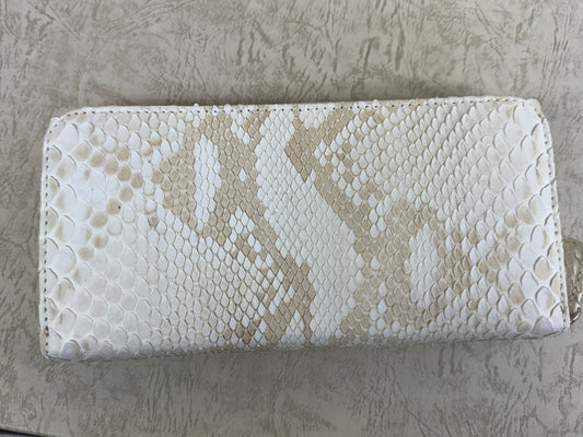 【値下げ】【アウトレット品】和トモス:本格ホワイトパイソン長財布。フロントカット&内部は赤。※開封品、穴あき