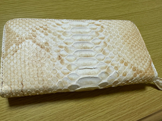 【値下げ】【アウトレット品】和トモス:本格ホワイトパイソン長財布。バックカット&内部は赤。※開封品、めくれ、色合い若干悪い