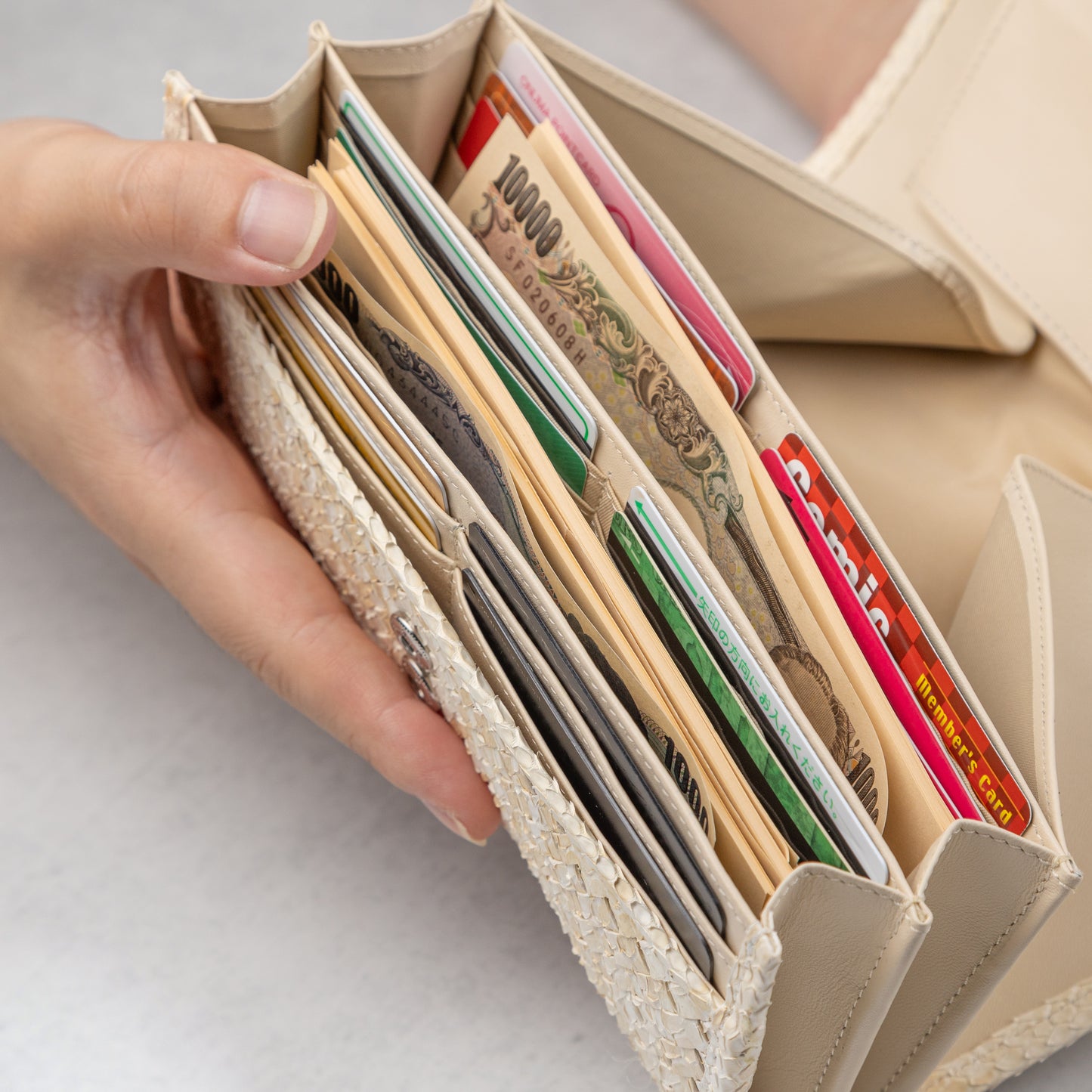 【値下げ】【新型・アウトレット品】和トモス:本格ホワイトパイソン長財布。三つ折り財布(茶系・色濃い目)