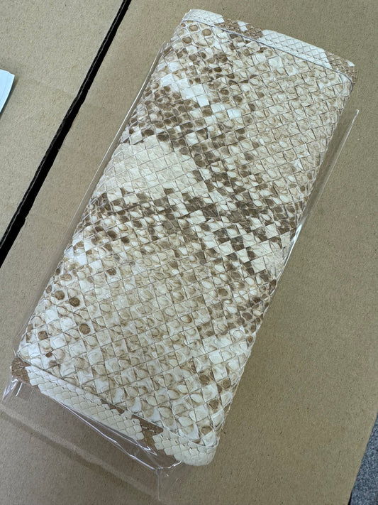 【値下げ】【新型・アウトレット品】和トモス:本格ホワイトパイソン長財布。三つ折り財布(茶系・色濃い目)