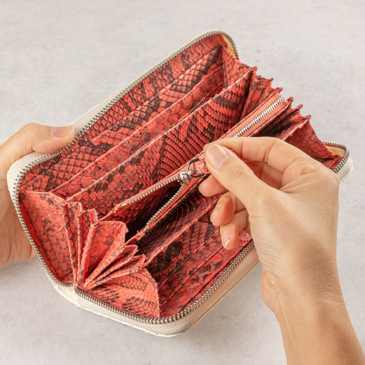 【在庫品】和トモス:本格ホワイトパイソン長財布。内部は赤とピンク。特殊構造でついに販売!(DYY-008)